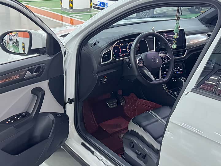 Фото 7 - Volkswagen T-Roc