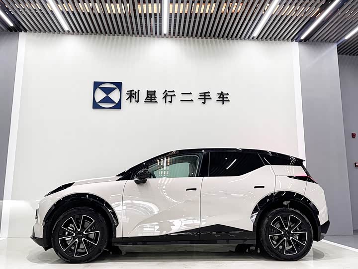 Фото 2 - Zeekr X