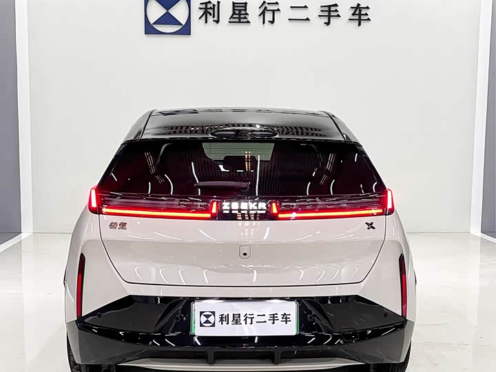 Фото 6 - Zeekr X