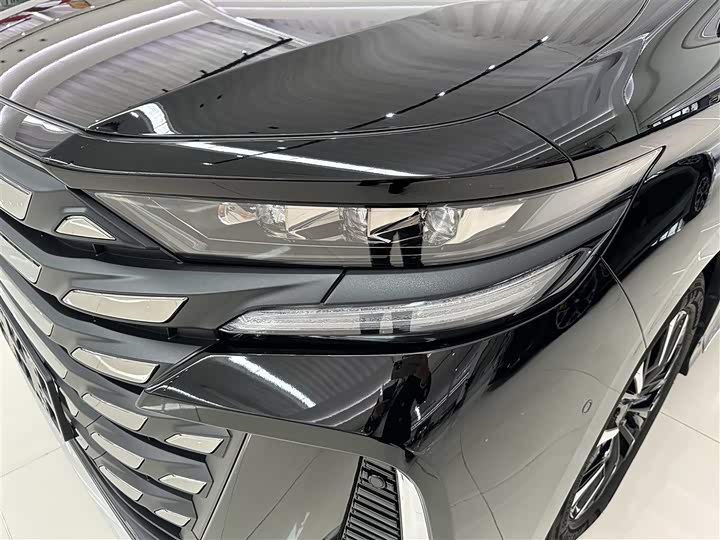 Фото 2 - Toyota Vellfire