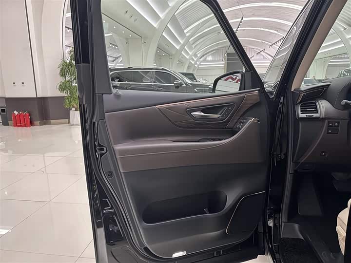 Фото 6 - Toyota Vellfire