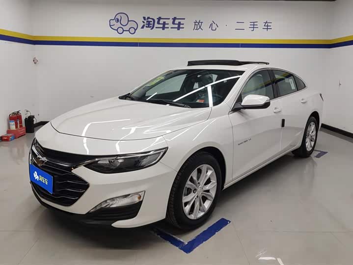 Photo 1 - Chevrolet Malibu XL