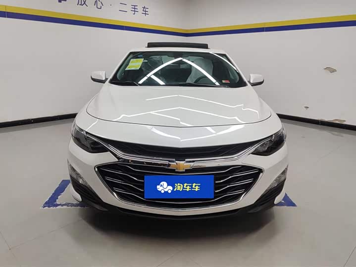 Photo 2 - Chevrolet Malibu XL