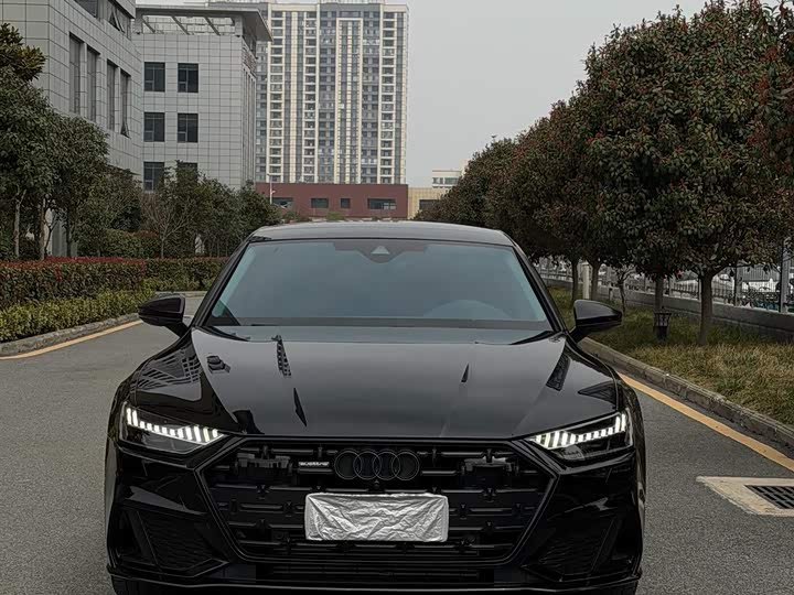 Фото 2 - Audi A7L