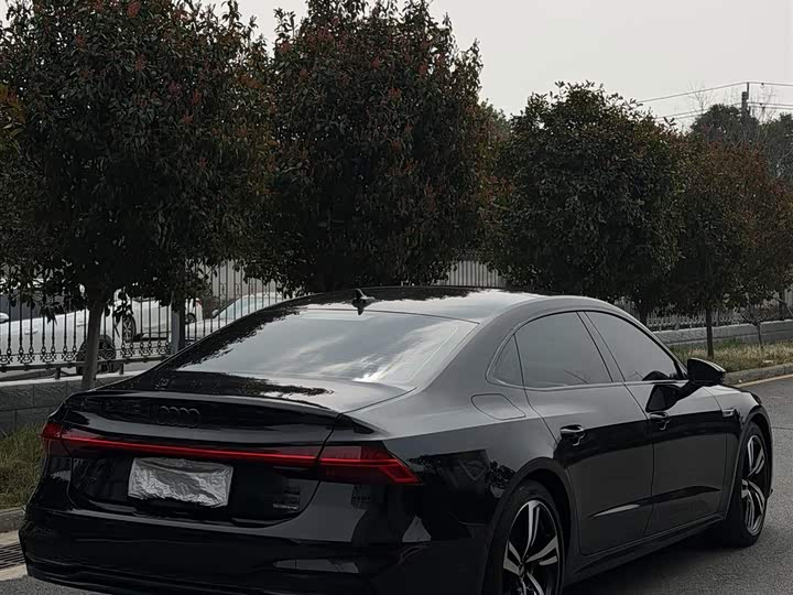 Фото 4 - Audi A7L