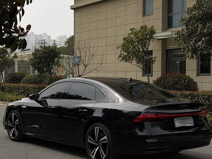 Фото 5 - Audi A7L