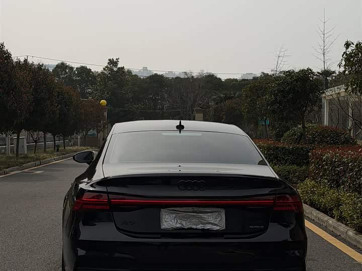 Фото 6 - Audi A7L