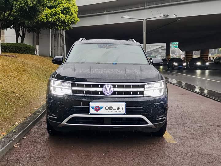 Photo 2 - Volkswagen Teramont Pro