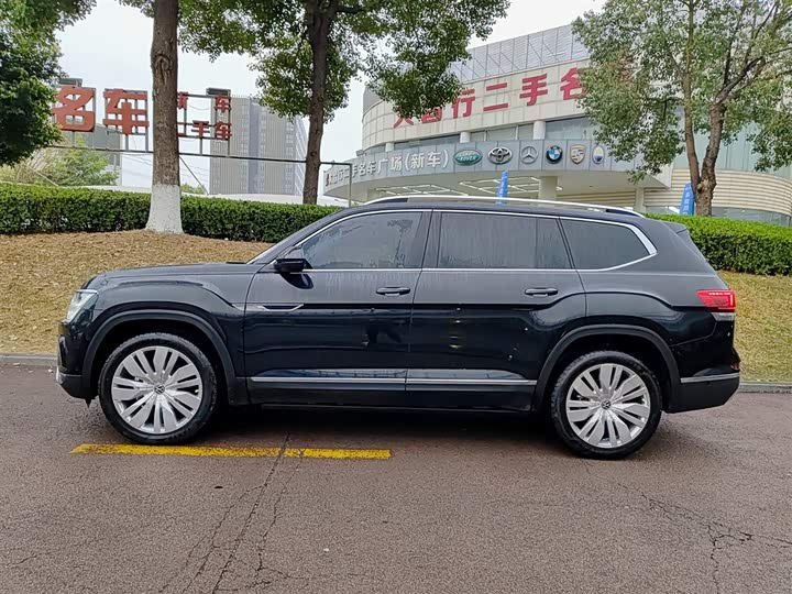 Photo 3 - Volkswagen Teramont Pro