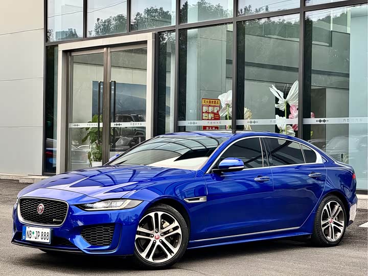 Photo 2 - Jaguar XE L