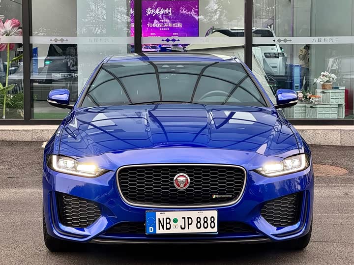 Photo 3 - Jaguar XE L