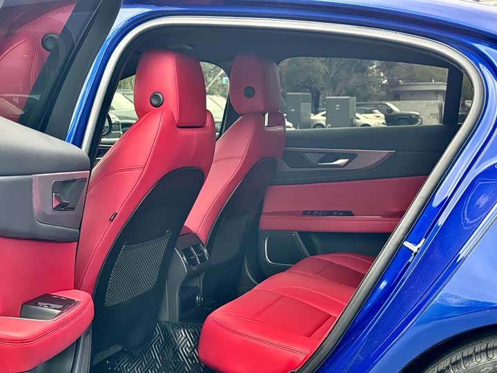 Photo 8 - Jaguar XE L