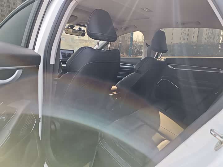 Фото 7 - Geely Emgrand