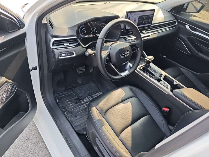 Фото 9 - Geely Emgrand