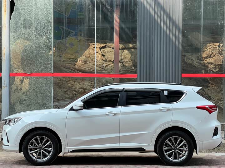 Фото 9 - Jetour X70