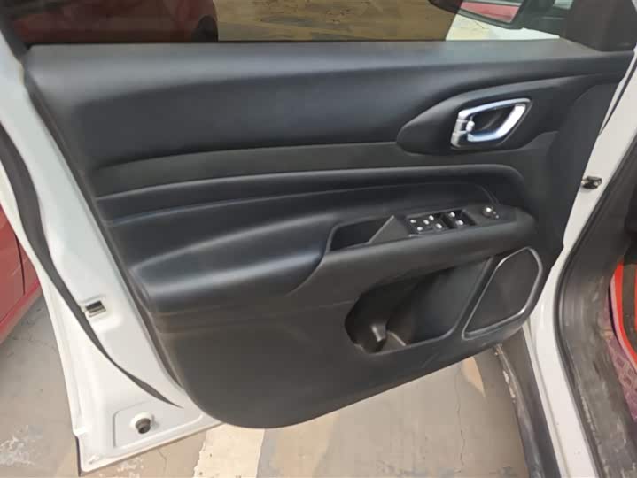 Фото 7 - Jeep Compass