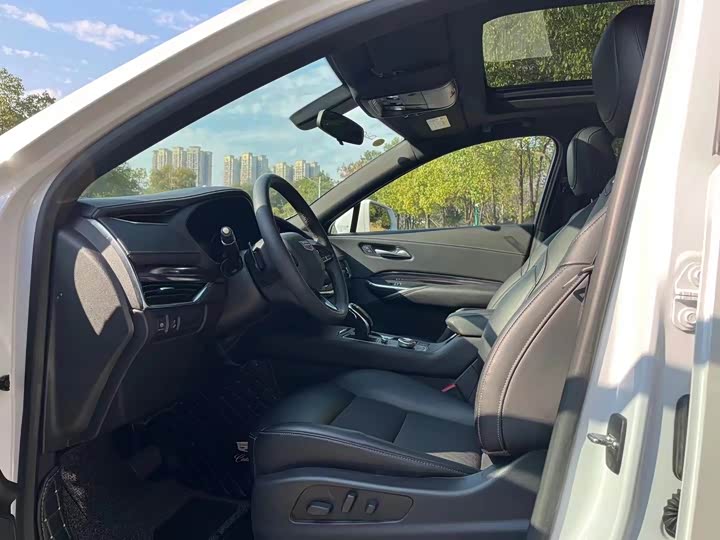 Фото 4 - Cadillac XT4