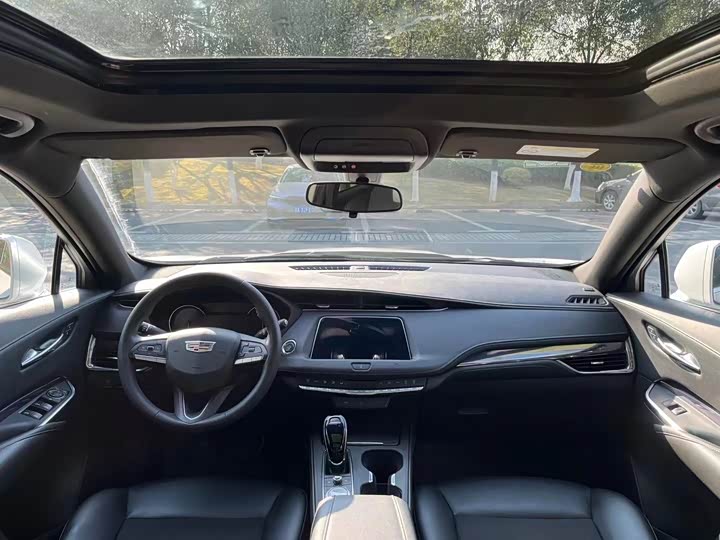 Фото 5 - Cadillac XT4