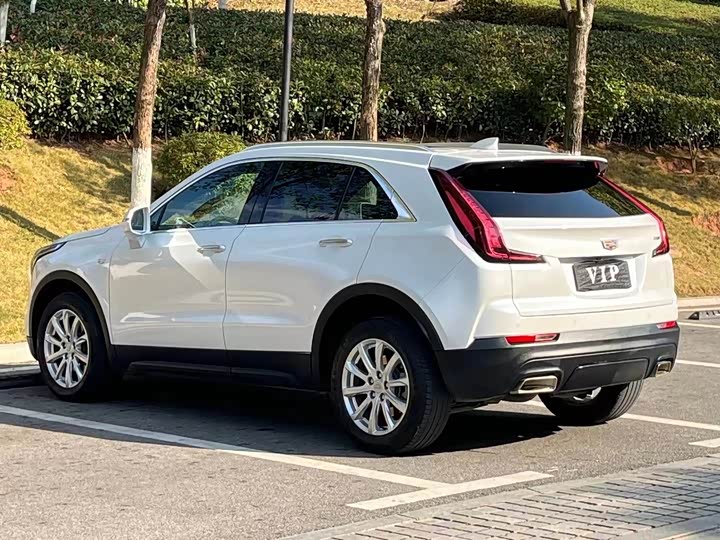 Фото 7 - Cadillac XT4
