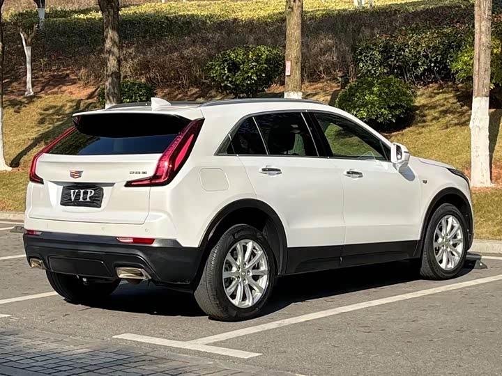 Фото 9 - Cadillac XT4