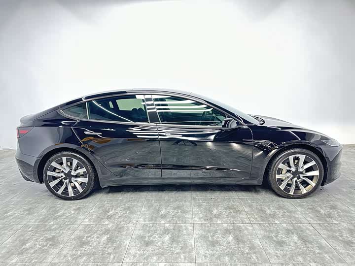 Photo 9 - Tesla Model 3