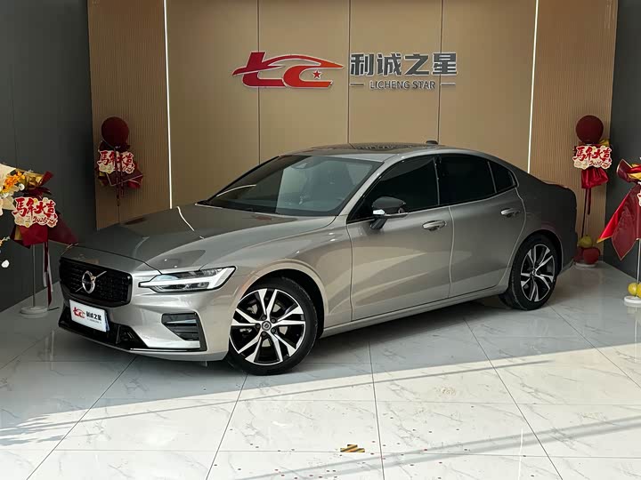 Фото 1 - Volvo S60