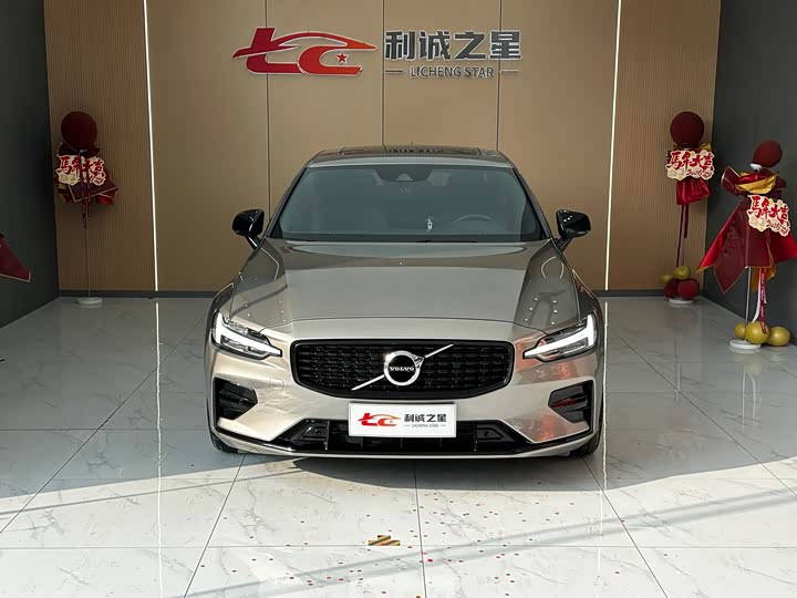 Фото 2 - Volvo S60