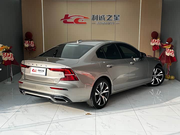 Фото 4 - Volvo S60