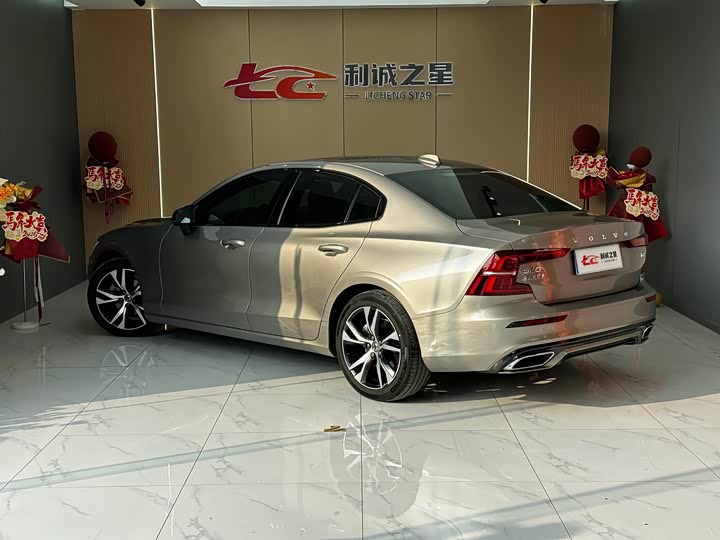 Фото 6 - Volvo S60