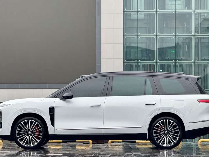 Фото 7 - Nio ES8