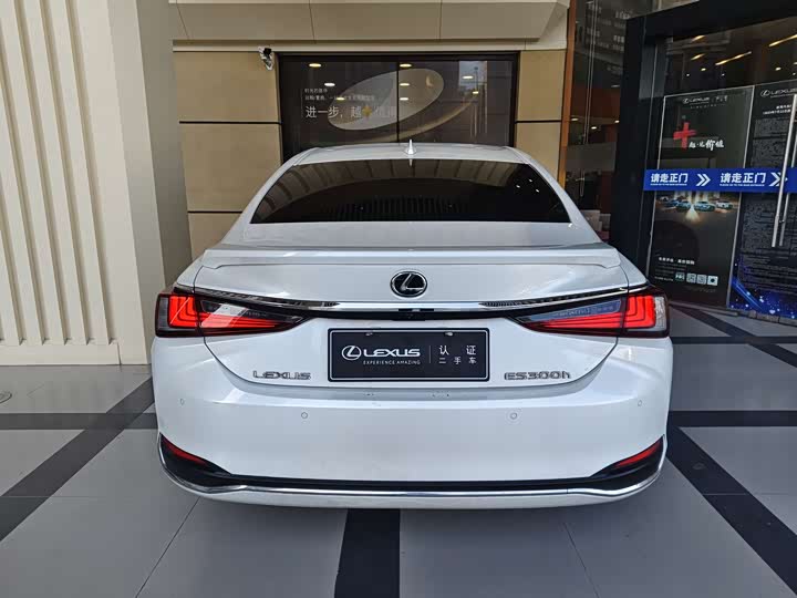 Фото 5 - Lexus ES