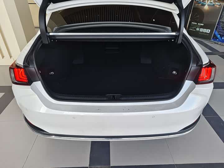 Фото 6 - Lexus ES