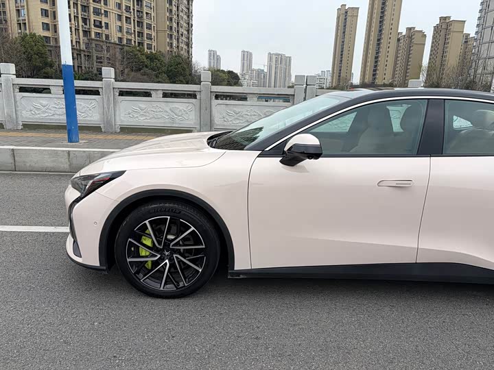 Фото 3 - BAIC Arcfox Alpha S5