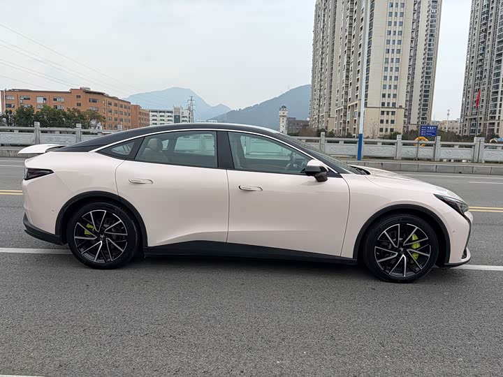 Фото 8 - BAIC Arcfox Alpha S5