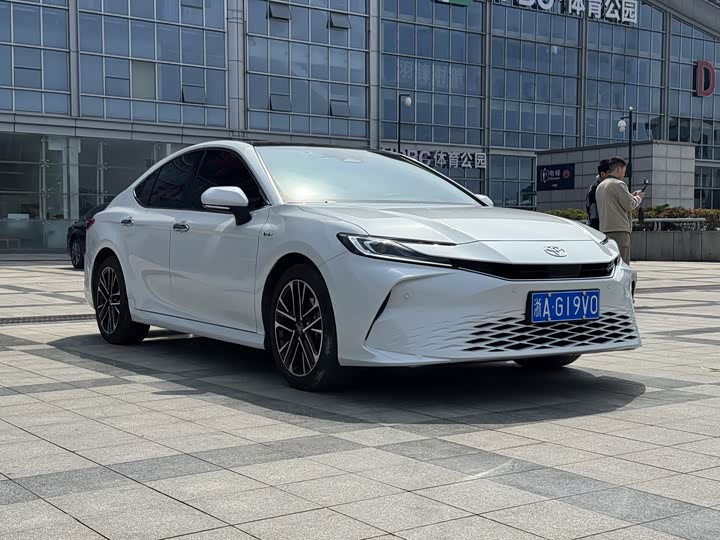 Фото 3 - Toyota Camry