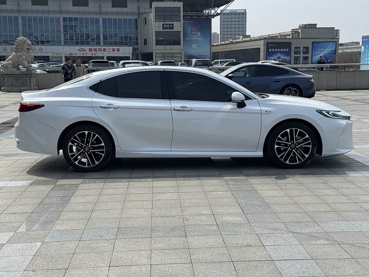 Фото 4 - Toyota Camry