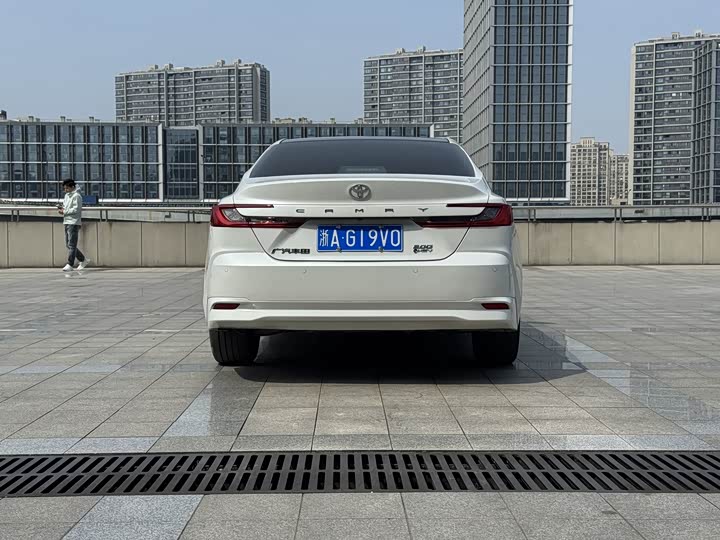 Фото 6 - Toyota Camry