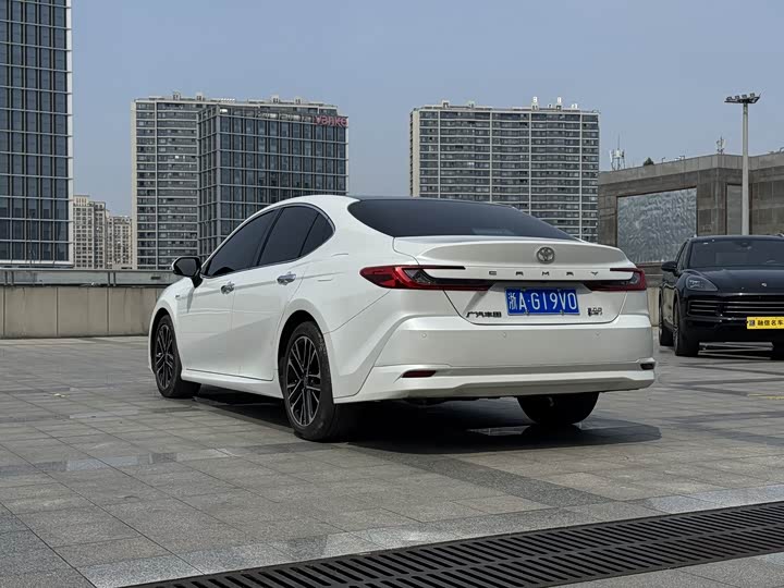 Фото 7 - Toyota Camry