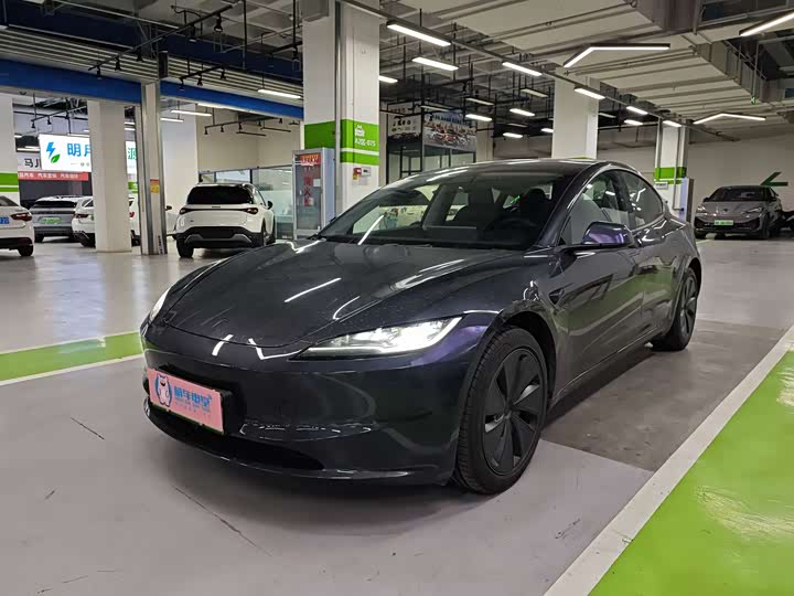 Фото 1 - Tesla Model 3