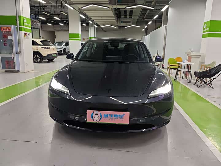 Фото 2 - Tesla Model 3