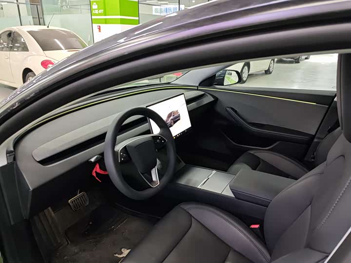 Фото 3 - Tesla Model 3