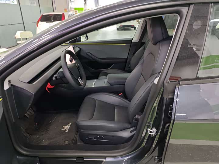 Фото 4 - Tesla Model 3