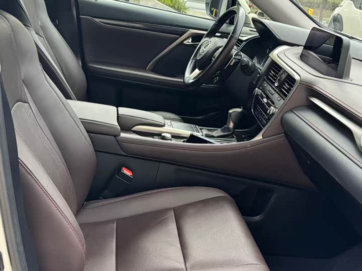 Фото 4 - Lexus RX