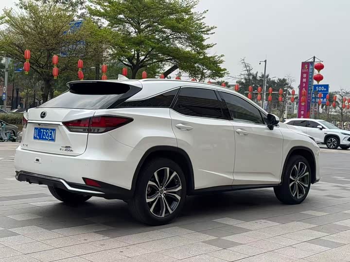 Фото 7 - Lexus RX