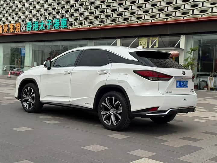 Фото 9 - Lexus RX
