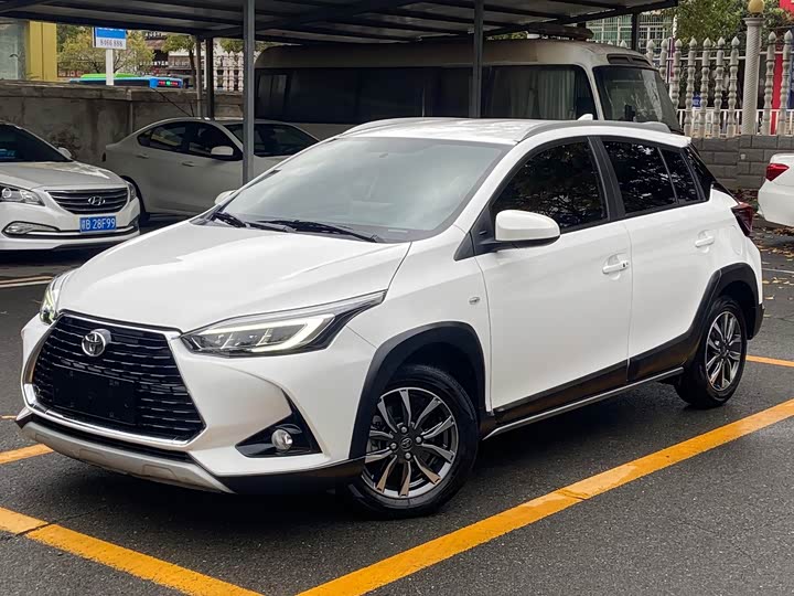 Photo 1 - Toyota Yaris L Hatchback