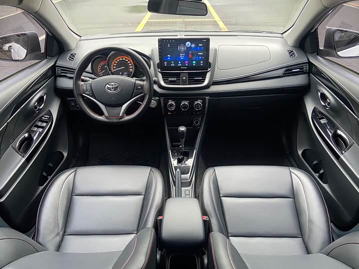 Photo 7 - Toyota Yaris L Hatchback