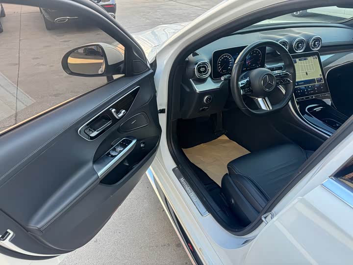 Zdjęcie 4 - Mercedes-Benz C-Class