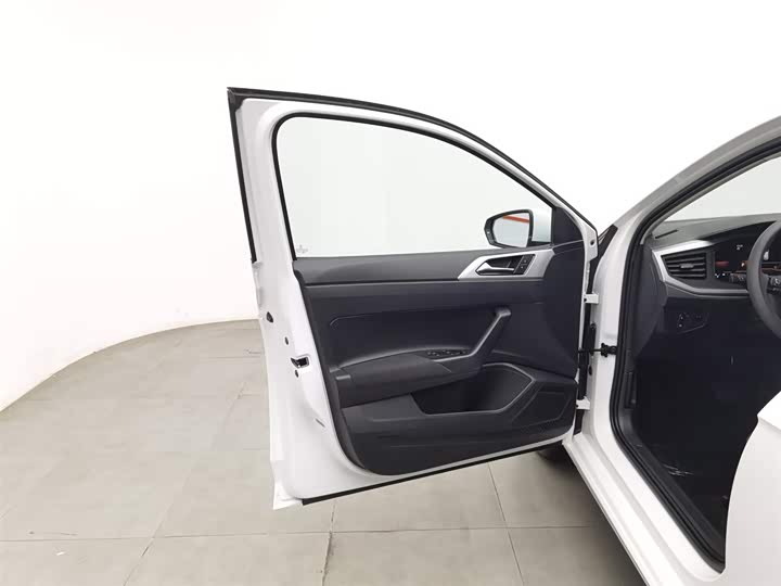 Фото 8 - Volkswagen Polo