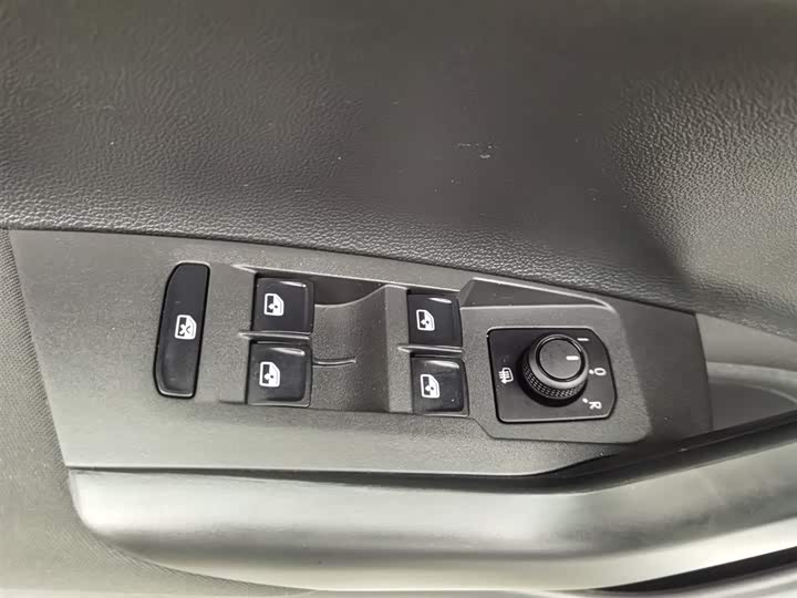 Фото 9 - Volkswagen Polo